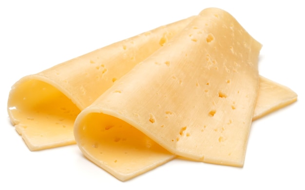 Fette di formaggio isolate sul ritaglio di sfondo bianco