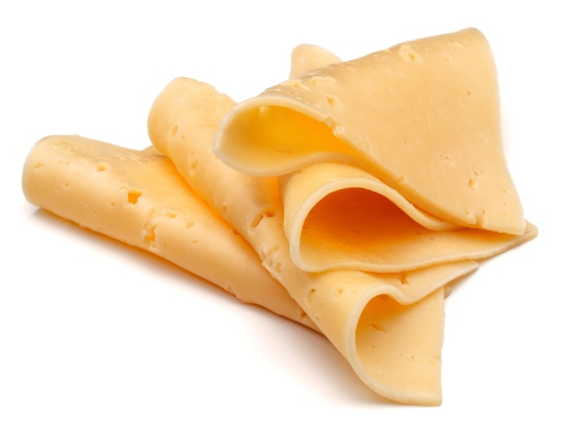 Fette di formaggio isolate sul ritaglio di sfondo bianco