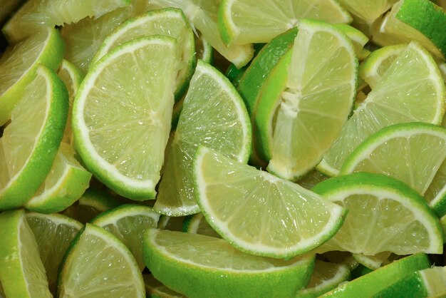 Fette di lime fresche come sfondo