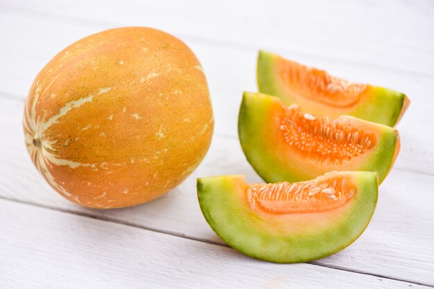 Fette di melone cantalupo