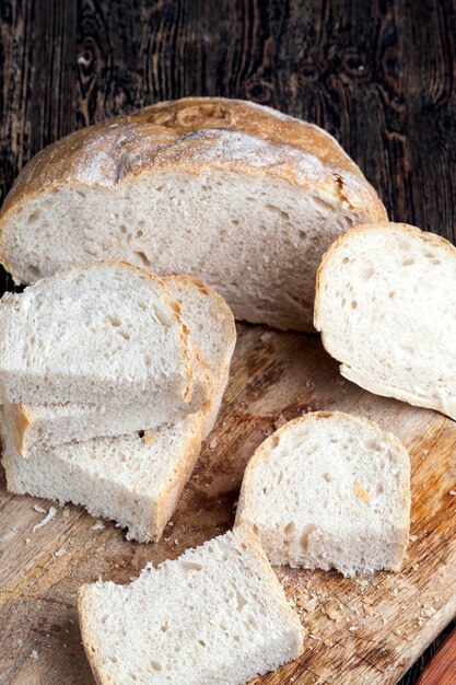 Fette di pane grigio di farina di seconda