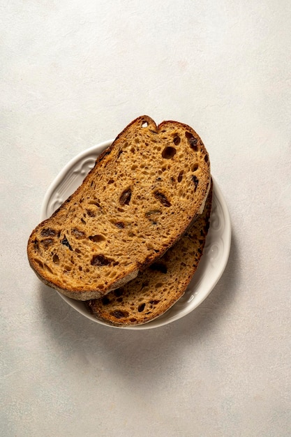 Fette di pane multicereali con frutta Vista dall'alto