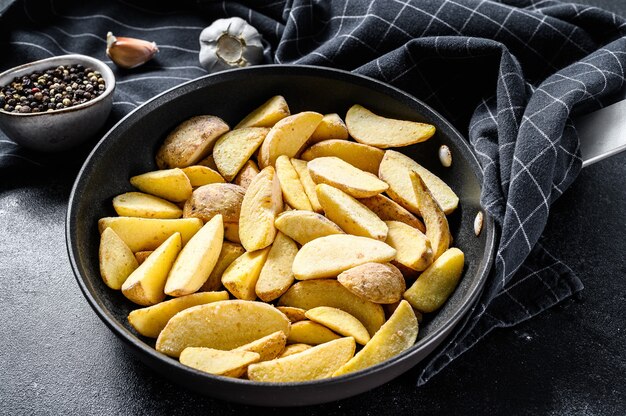 Fette di patate congelate in padella