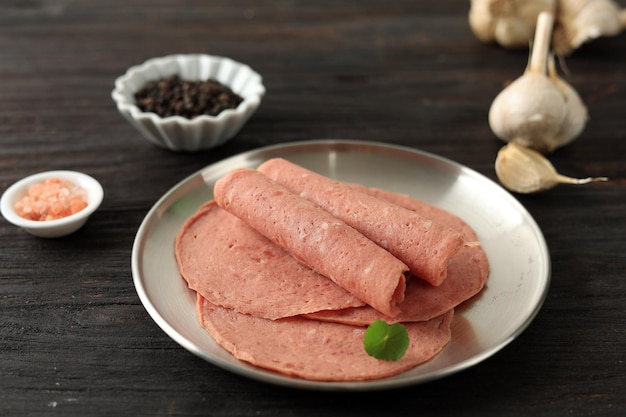 Fette di salame e salsicce