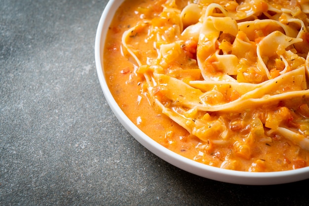 fettuccine con crema di pomodoro o salsa rosa