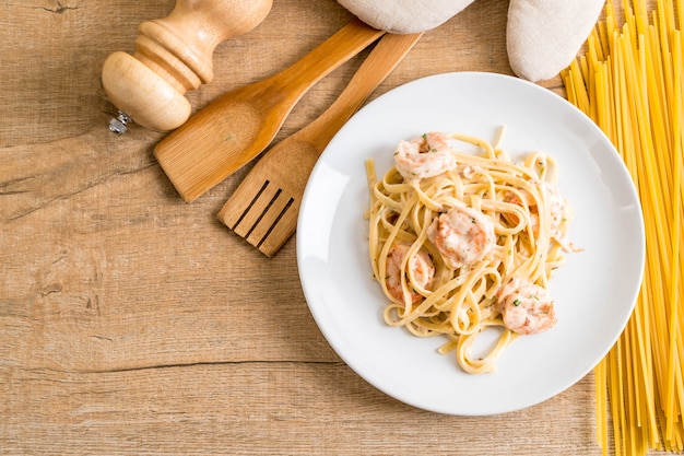 fettuccine con gamberetti