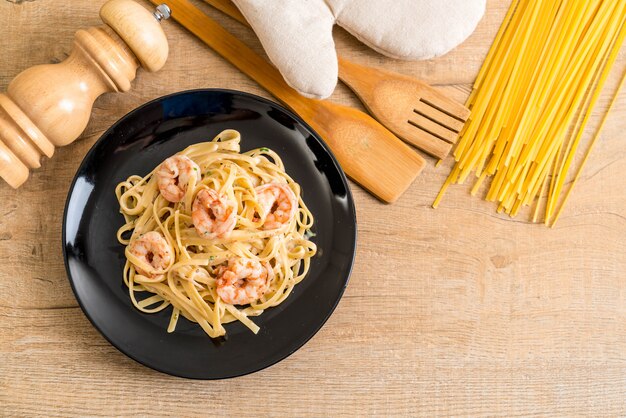 fettuccine con gamberetti