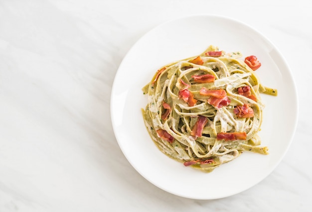 fettuccine di spinaci con pancetta