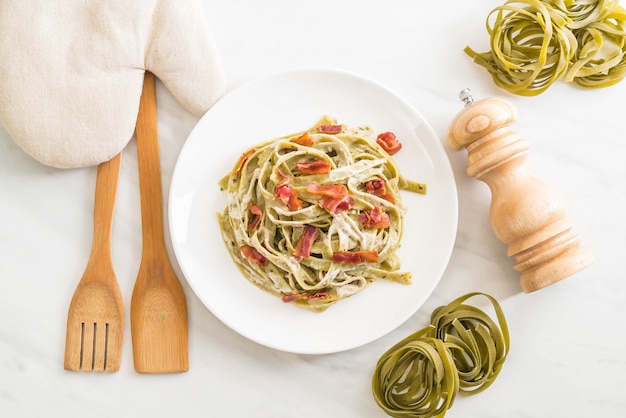 fettuccine di spinaci con pancetta