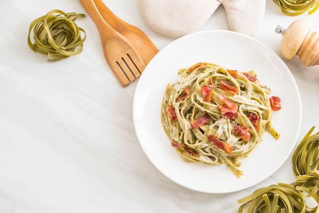 fettuccine di spinaci con pancetta