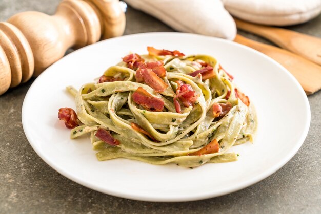 fettuccine di spinaci con pancetta