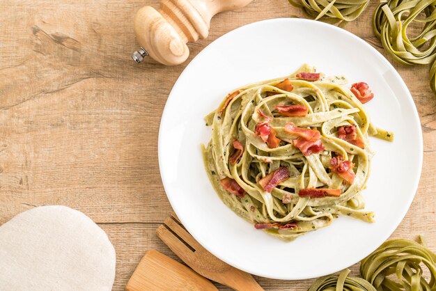 fettuccine di spinaci con pancetta