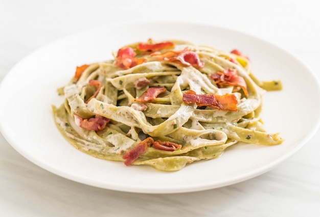 fettuccine di spinaci con pancetta