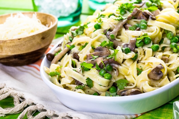 Fettuccine fresche con crema di funghi.