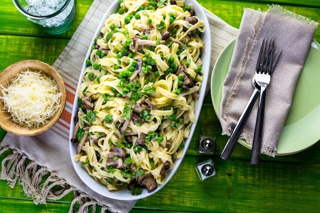 Fettuccine fresche con crema di funghi.