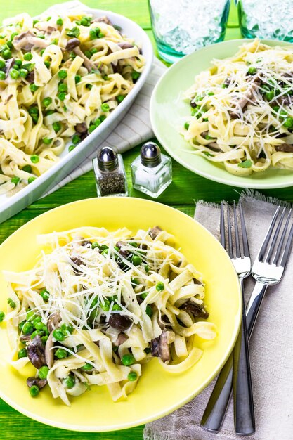 Fettuccine fresche con crema di funghi.