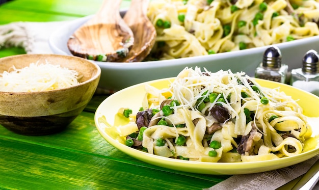 Fettuccine fresche con crema di funghi.