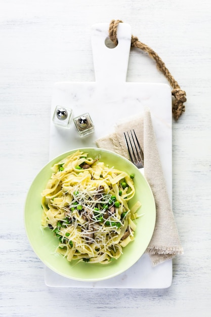 Fettuccine fresche con crema di funghi.