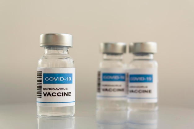 Fiale di iniezione con vaccino contro il coronavirus covid-19