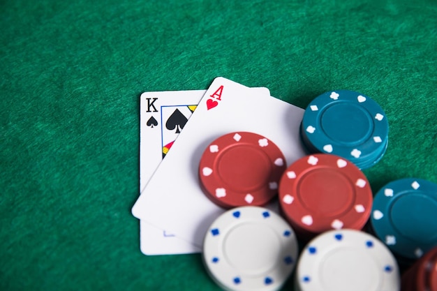 Fiches da poker sulle carte