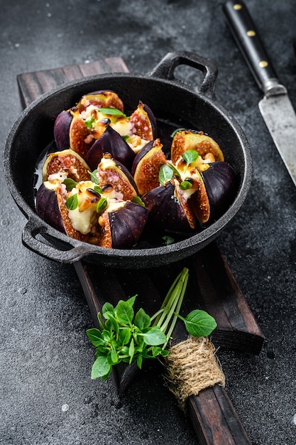 Fichi al forno con crema di formaggio, miele e noci