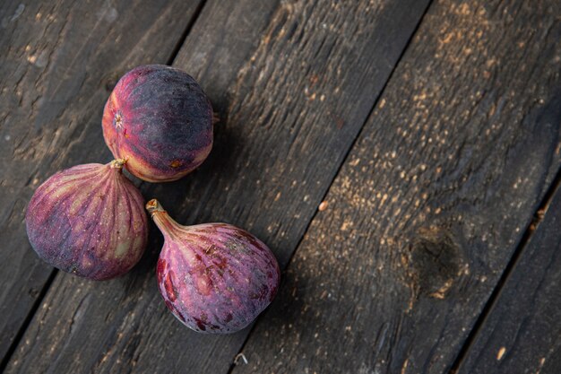 Fichi freschi di frutta matura porzione fresca pronta da mangiare uno spuntino sul tavolo spazio copia sfondo alimentare