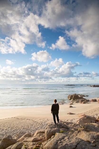 Figura a Forcados Point Beach, Costa de la Muerte, Galizia, Spagna