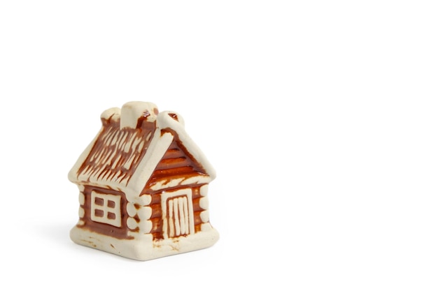 Figura di casa su sfondo bianco, acquisto, mutuo abitativo o appartamento.