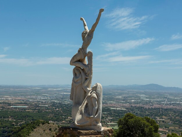 figura situata sulla via della via crucis nella salita al sacro cuore di gesù in totana