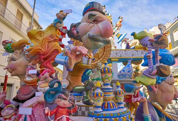 Figure di Fallas a Valencia fest popolare Spagna