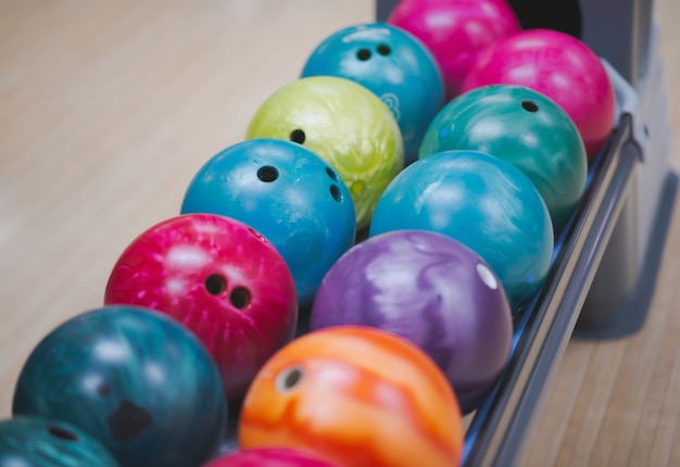 Fila di palle da bowling