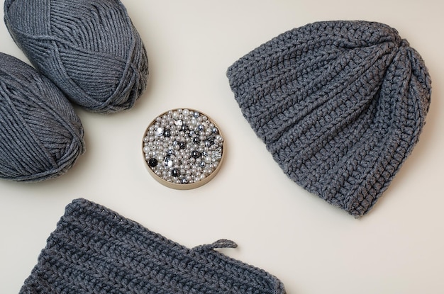 Filati per cappelli grigi lavorati a maglia per lavorare a maglia i ciottoli per il fai da te fatti a mano