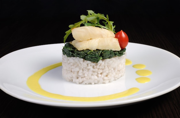 Filetti di passera con risotto e spinaci