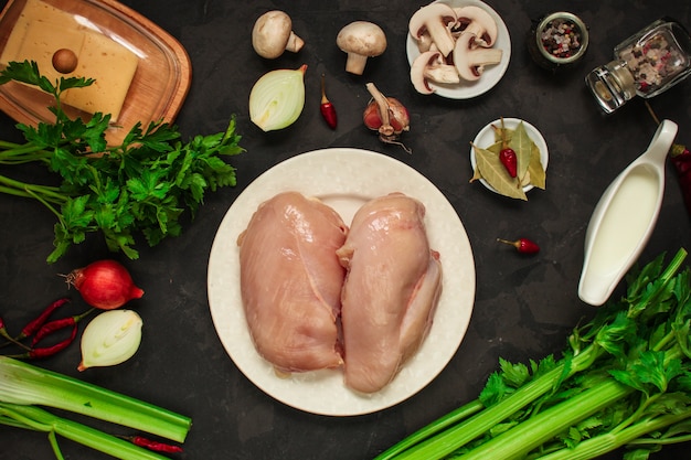 Filetti di petto di pollo con ingredienti