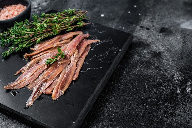 Filetto di Alici in Olio di Oliva. Sfondo nero