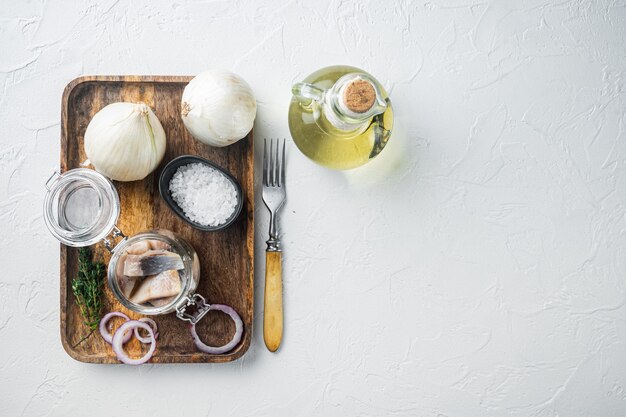 Filetto di aringa sott'olio, su bianco