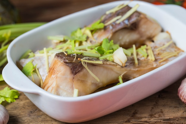 Filetto di carpa erbosa, pesce al vapore