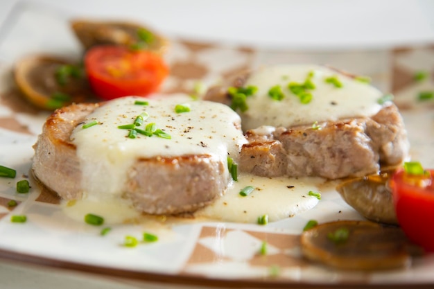 Filetto di maiale con salsa al Roquefort.