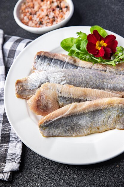 filetto di pesce di aringa disossato pasto di pesce cibo spuntino sul tavolo copia spazio sfondo cibo rustico