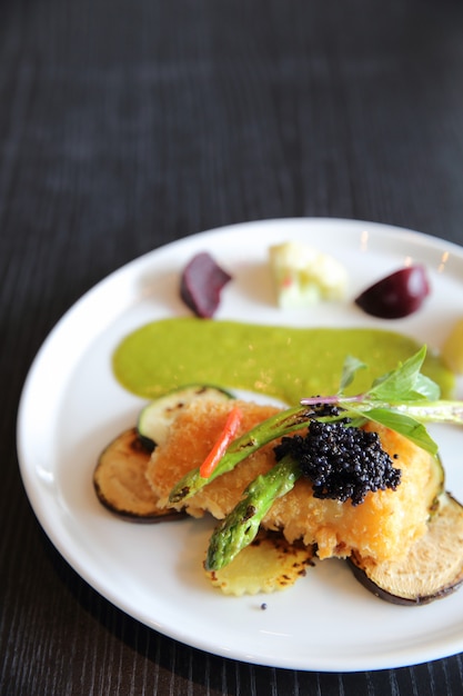 Filetto di pesce fritto con salsa verde