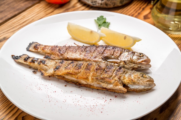 filetto di pesce fritto con verdure