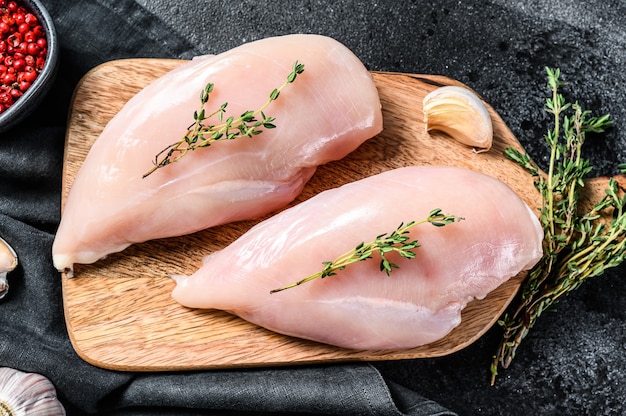 Filetto di petto di pollo crudo fresco, carne biologica