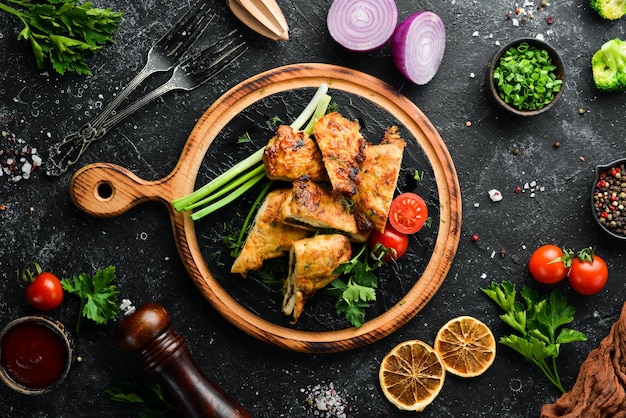 Filetto di pollo al forno con funghi e formaggio Vista dall'alto Spazio libero per il testo