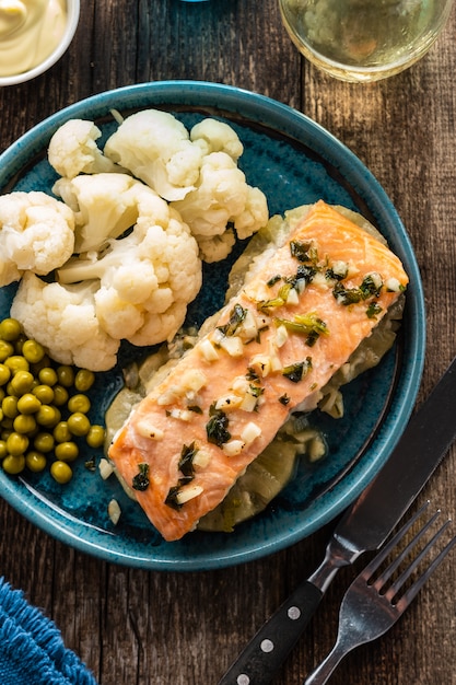 Filetto di salmone con ananas e cavolfiore