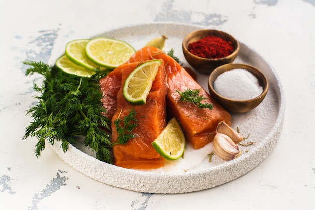 Filetto di salmone crudo fresco