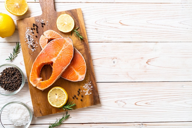 filetto di salmone fresco crudo