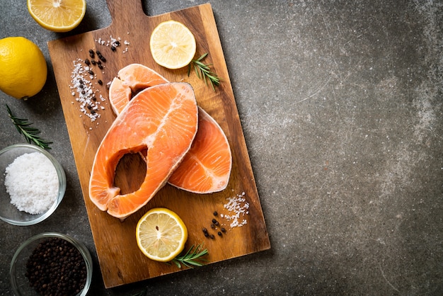 filetto di salmone fresco crudo