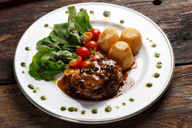 Filetto mignon arrosto con insalata