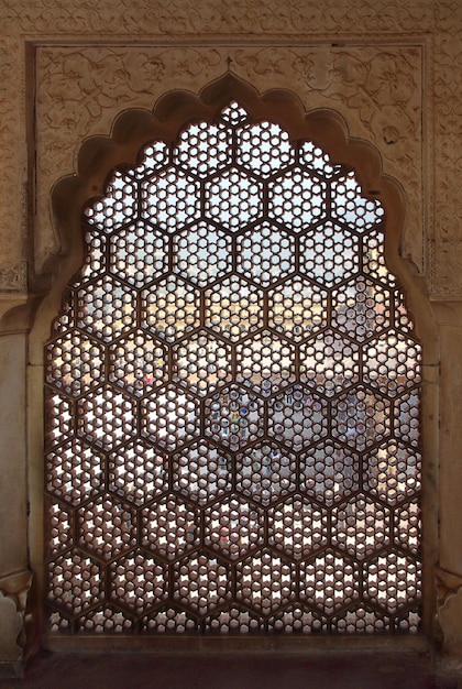 Finestra del reticolo dell'ornamento in India