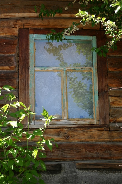 Finestra di una vecchia casa.